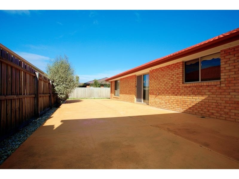 5 Rosemont Way, Roxburgh Park VIC 3064