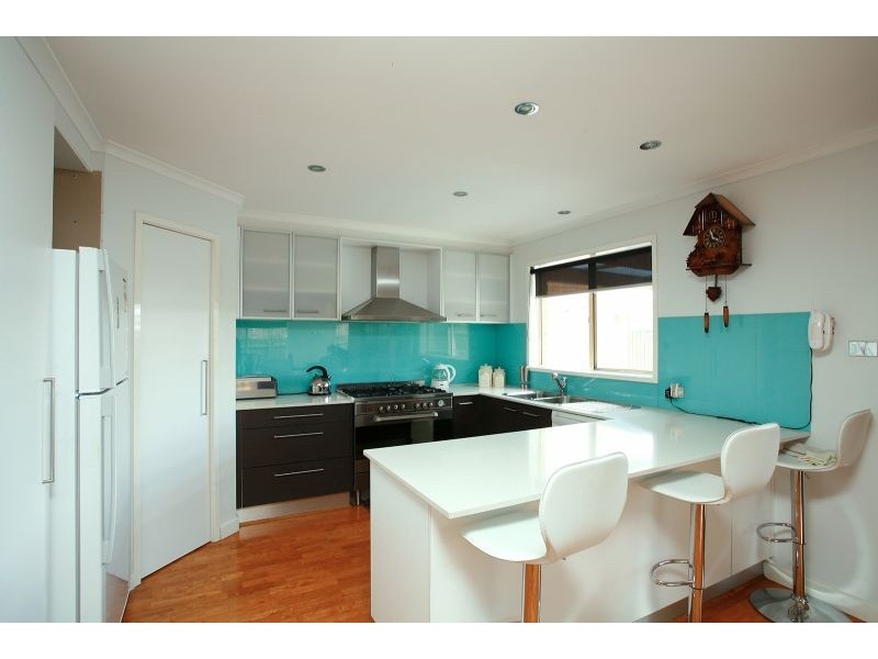 108 Rossiter Avenue, Roxburgh Park VIC 3064