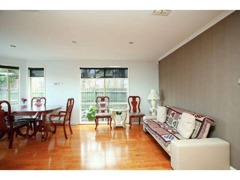 108 Rossiter Avenue, Roxburgh Park VIC 3064