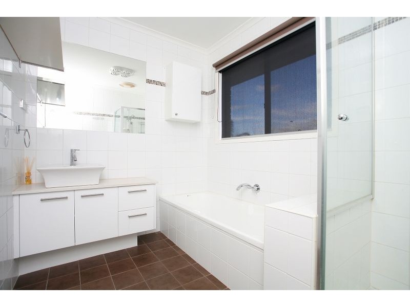 108 Rossiter Avenue, Roxburgh Park VIC 3064