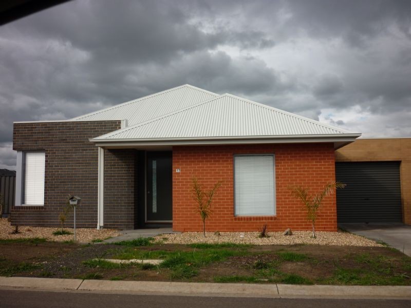 12  Naracoorte Avenue, Craigieburn VIC 3064