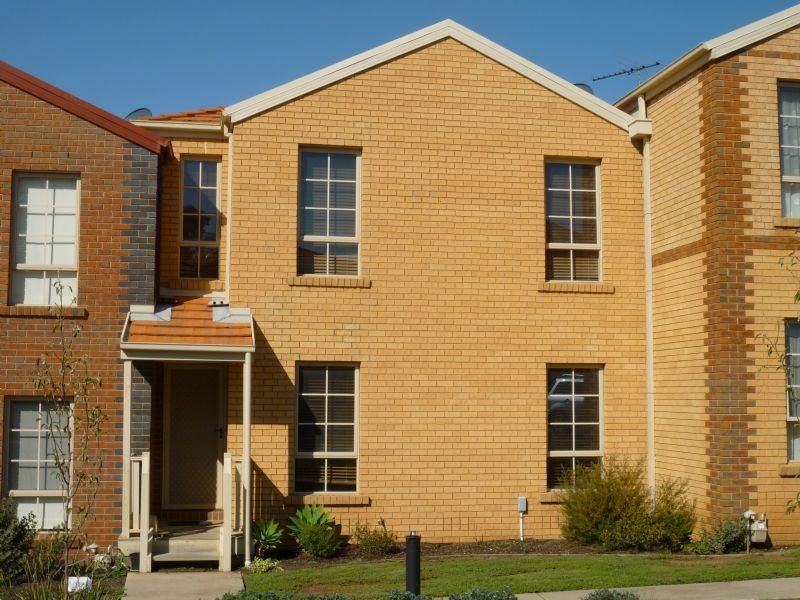 15/67 Ravenhill Boulevard, Roxburgh Park VIC 3064