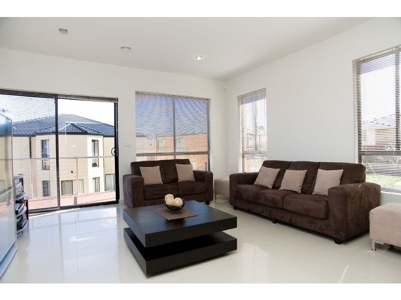 6 Stillwell Crescent, Roxburgh Park VIC 3064