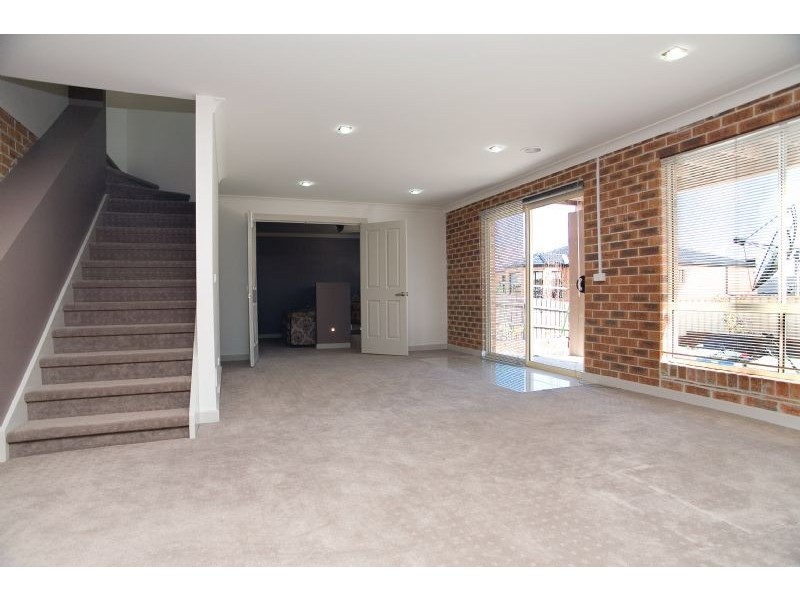 6 Stillwell Crescent, Roxburgh Park VIC 3064