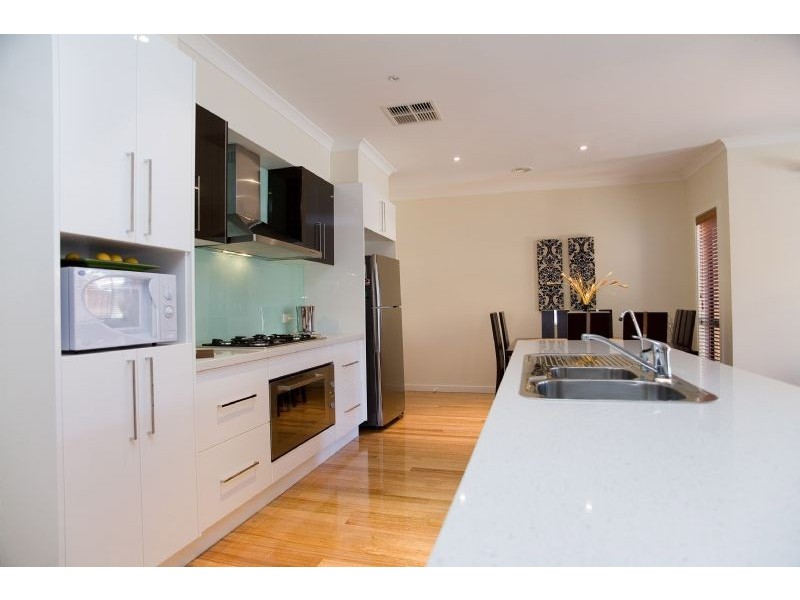 17 Highbury Circuit, Craigieburn VIC 3064