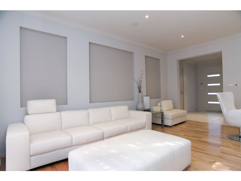 10 Scarborough Terrace, Craigieburn VIC 3064