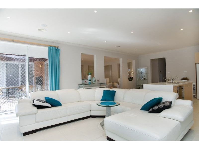 10 Scarborough Terrace, Craigieburn VIC 3064