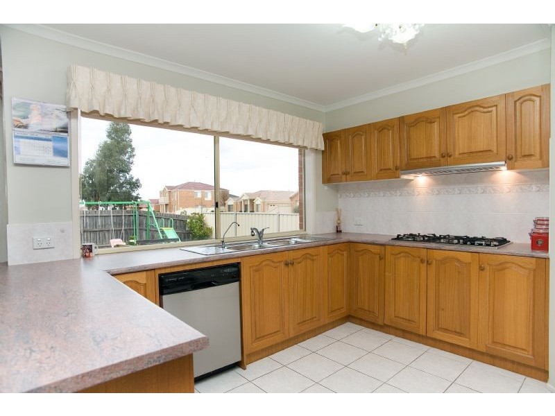 18 Salween Crescent, Roxburgh Park VIC 3064