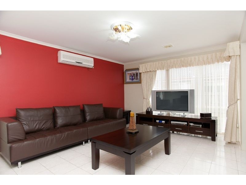 18 Salween Crescent, Roxburgh Park VIC 3064