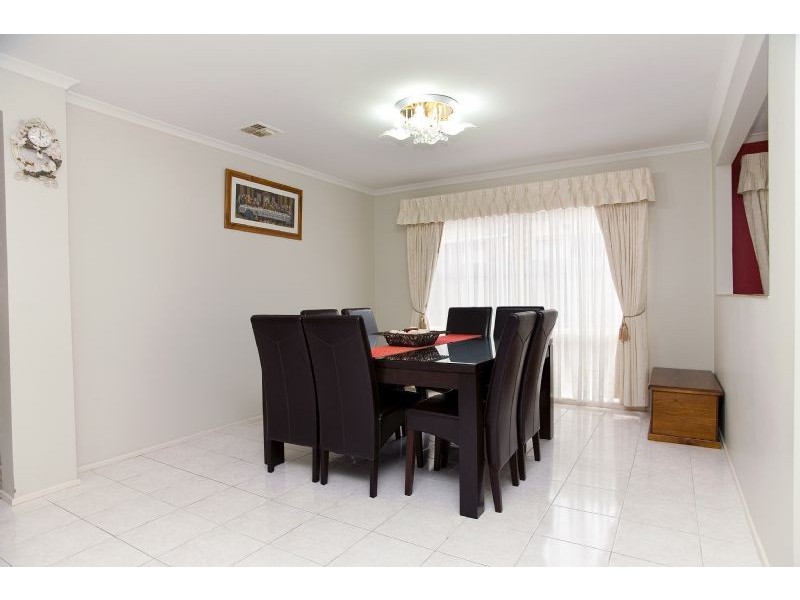 18 Salween Crescent, Roxburgh Park VIC 3064