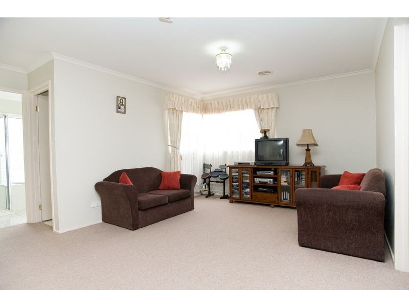 18 Salween Crescent, Roxburgh Park VIC 3064