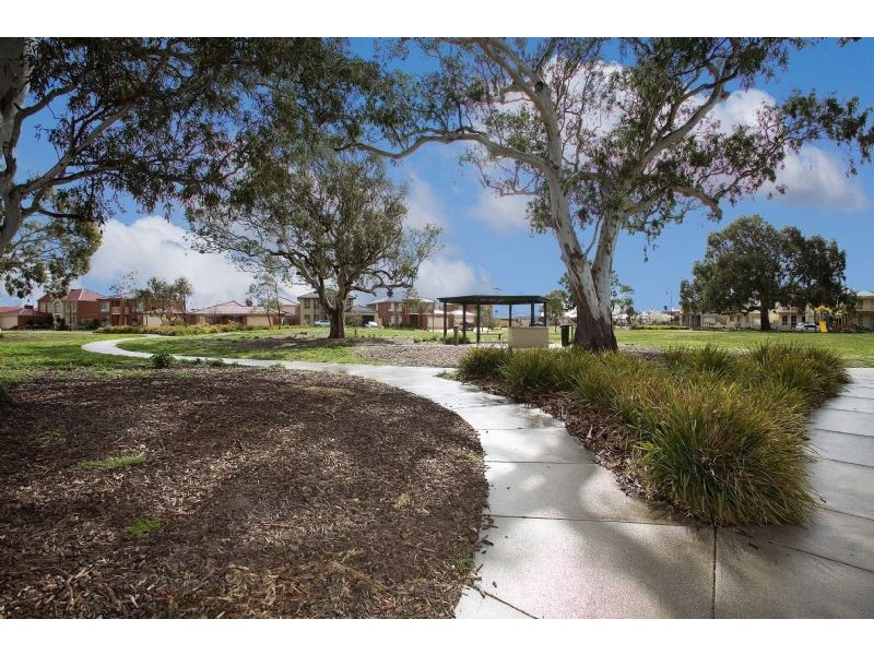 18 Salween Crescent, Roxburgh Park VIC 3064