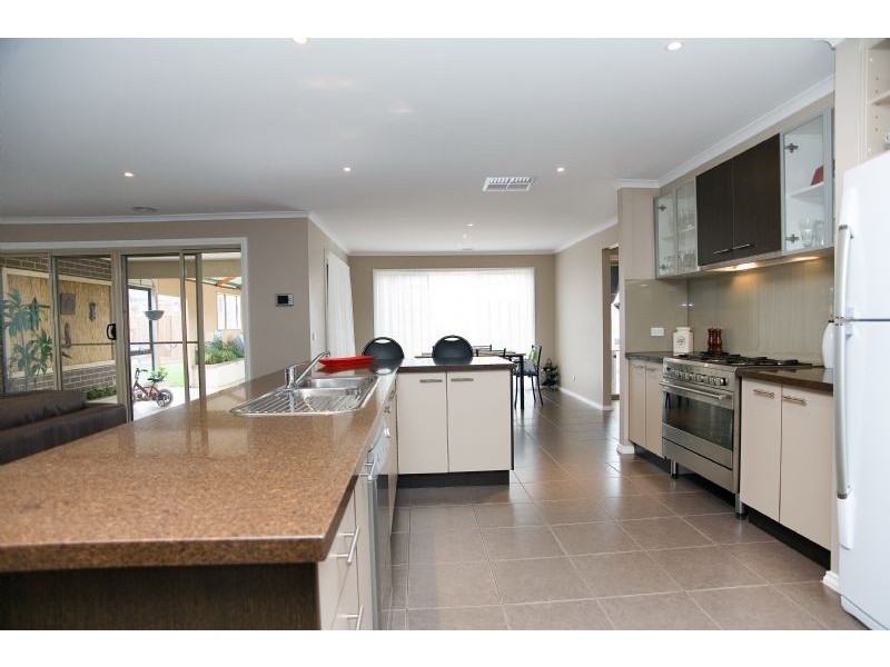 5 St. Ives Place, Craigieburn VIC 3064