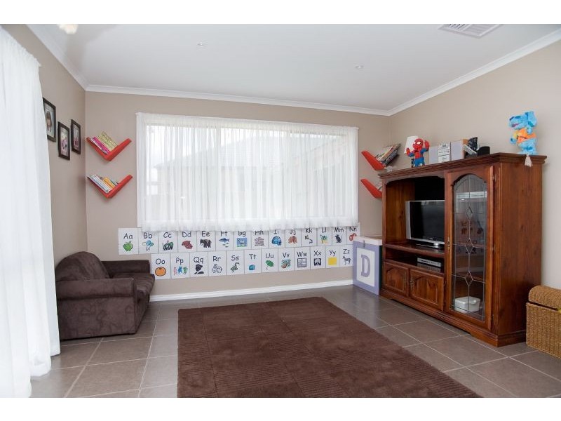 5 St. Ives Place, Craigieburn VIC 3064