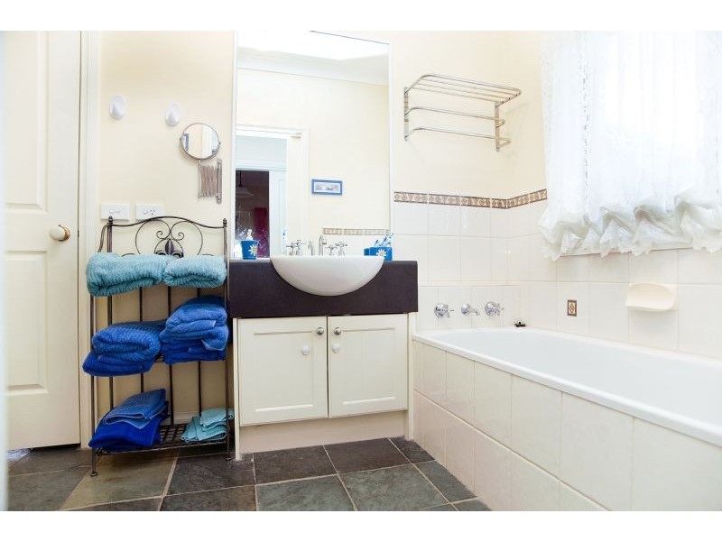 9 Parkstone View, Craigieburn VIC 3064