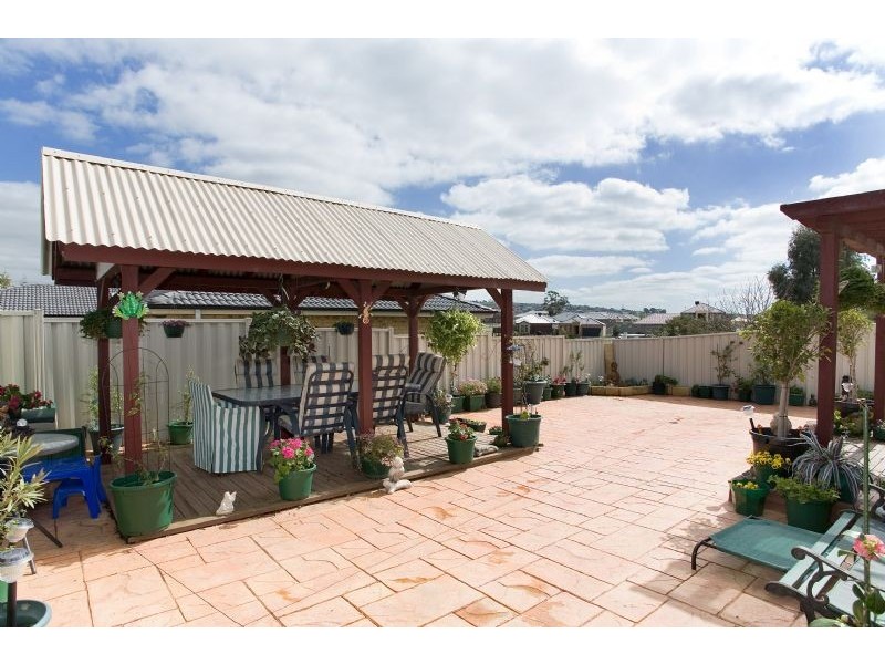 9 Parkstone View, Craigieburn VIC 3064
