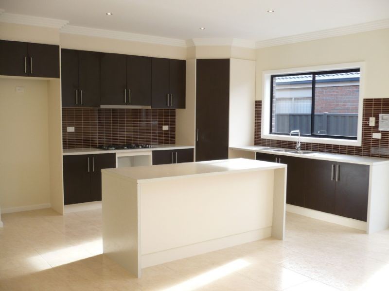 13 Wyperfield Avenue, Craigieburn VIC 3064