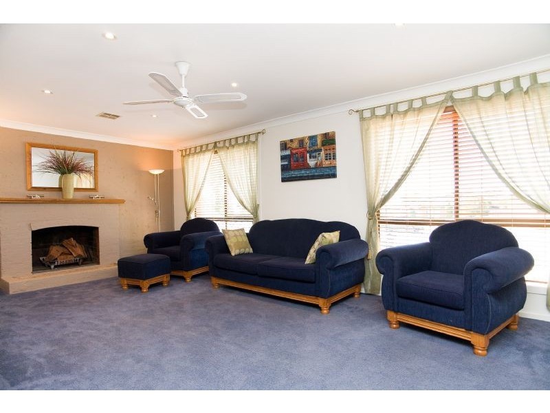 90 Hothlyn Drive, Craigieburn VIC 3064