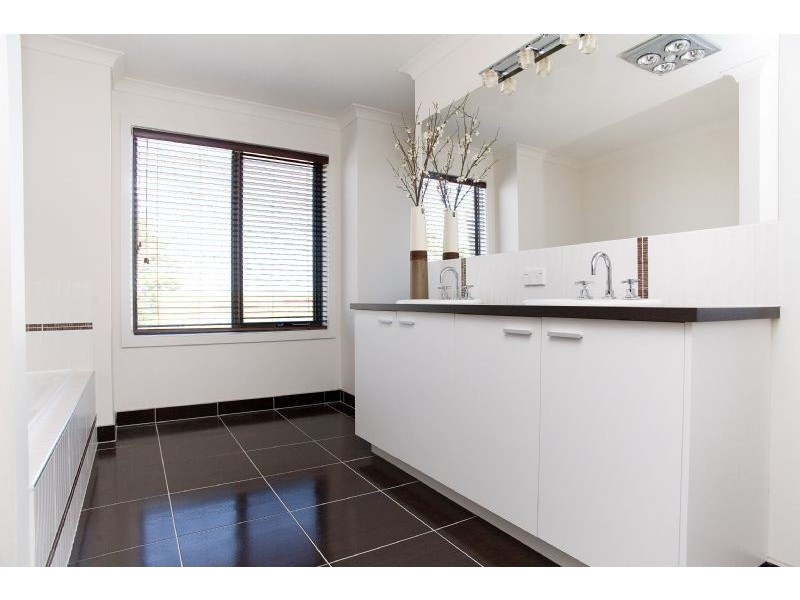 1  Harrington Avenue, Craigieburn VIC 3064