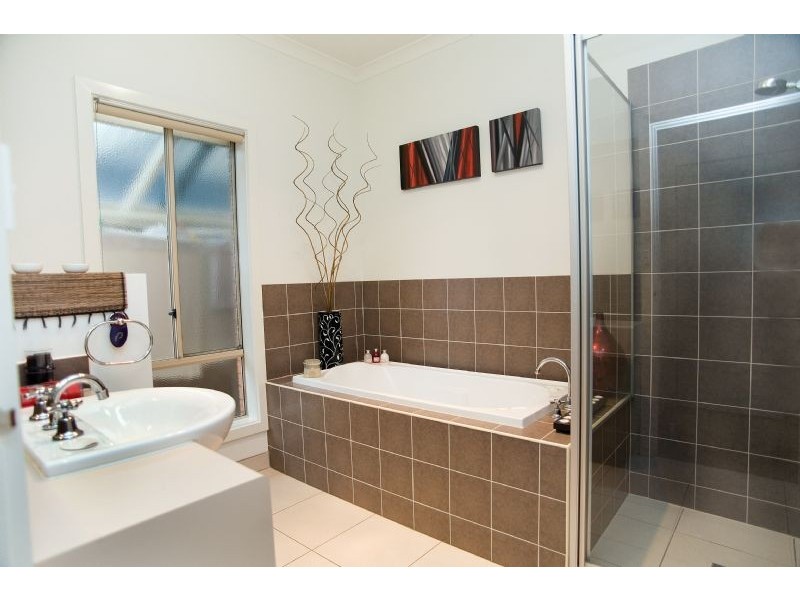 9 Reay Drive, Craigieburn VIC 3064