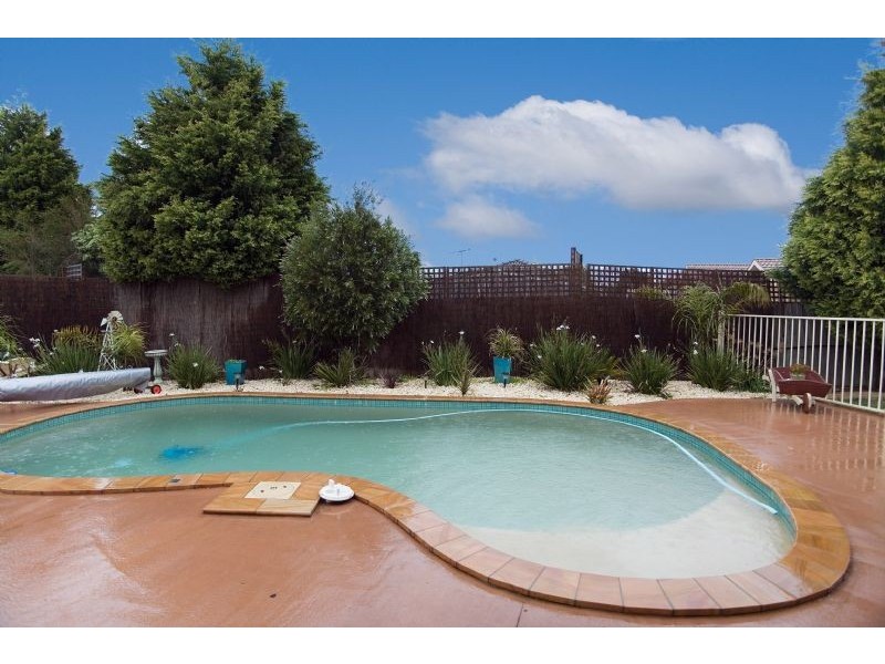 11 Surrey Court, Craigieburn VIC 3064