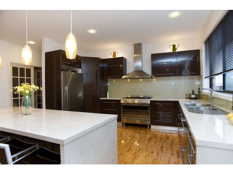 8 Gully Way, Craigieburn VIC 3064