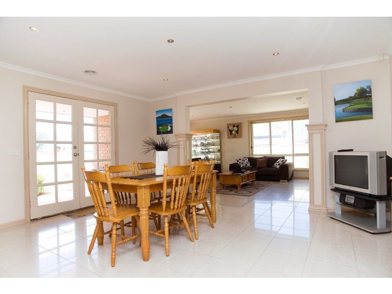 14 Malabar Street, Roxburgh Park VIC 3064