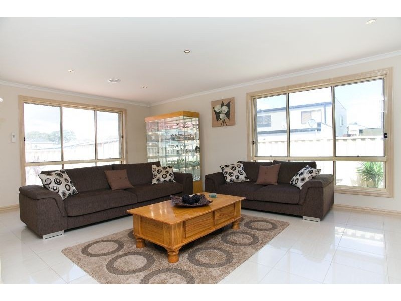 14 Malabar Street, Roxburgh Park VIC 3064