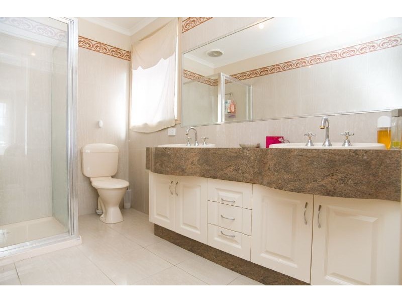 14 Malabar Street, Roxburgh Park VIC 3064