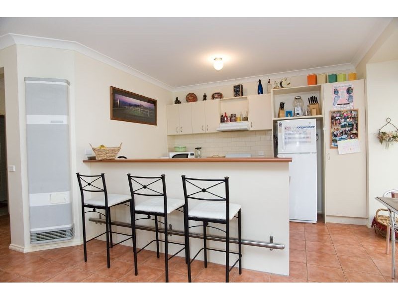 4 Woodbine Close, Craigieburn VIC 3064