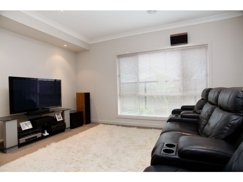 8 Ramsgate Lane, Craigieburn VIC 3064