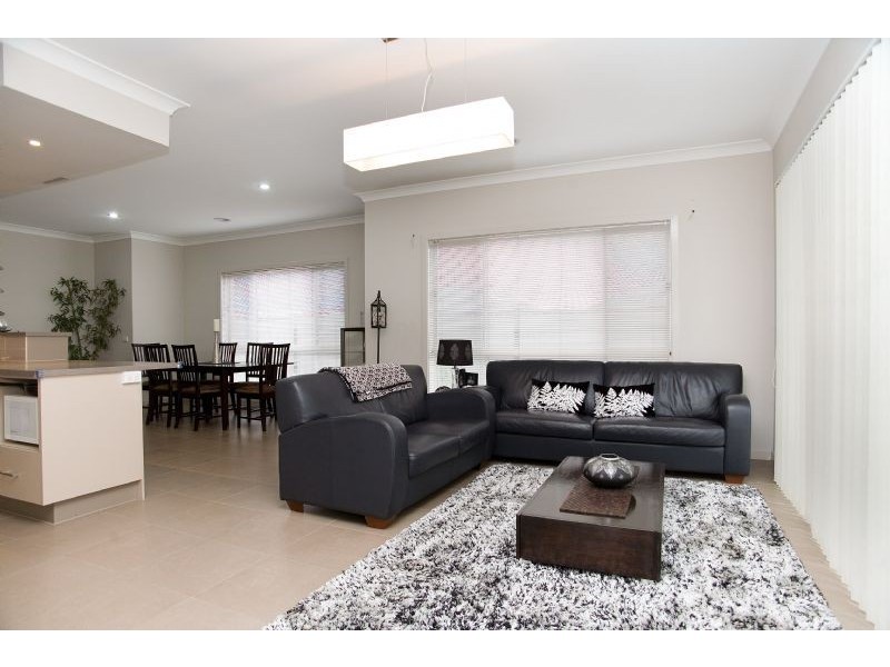 8 Ramsgate Lane, Craigieburn VIC 3064