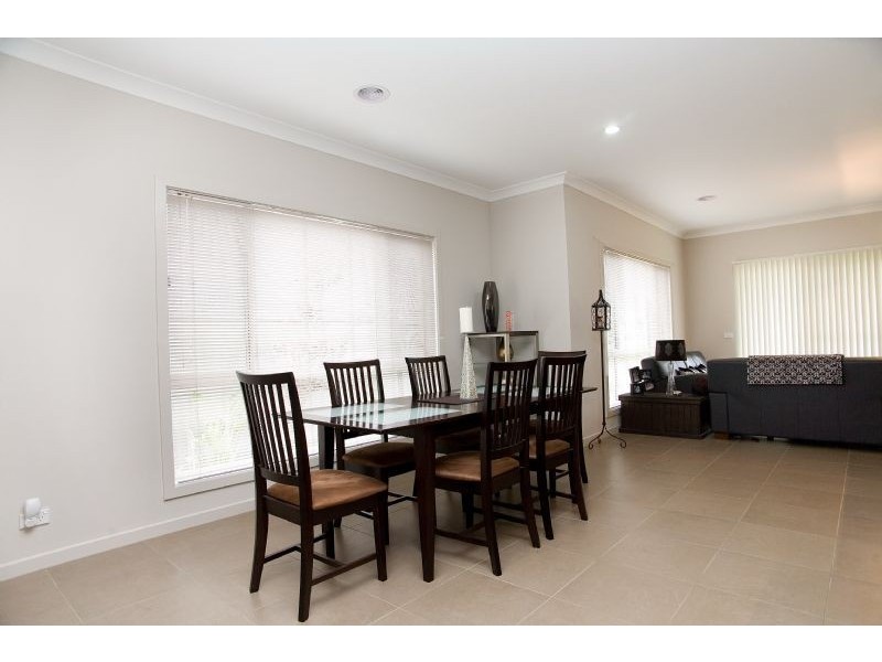 8 Ramsgate Lane, Craigieburn VIC 3064