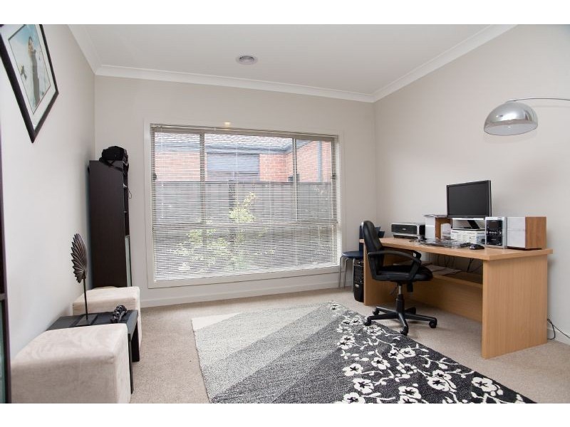 8 Ramsgate Lane, Craigieburn VIC 3064