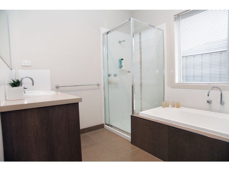 8 Ramsgate Lane, Craigieburn VIC 3064