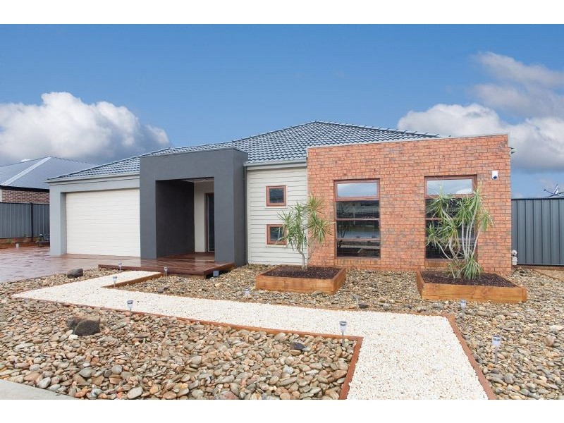 6 Atlas Street, Roxburgh Park VIC 3064