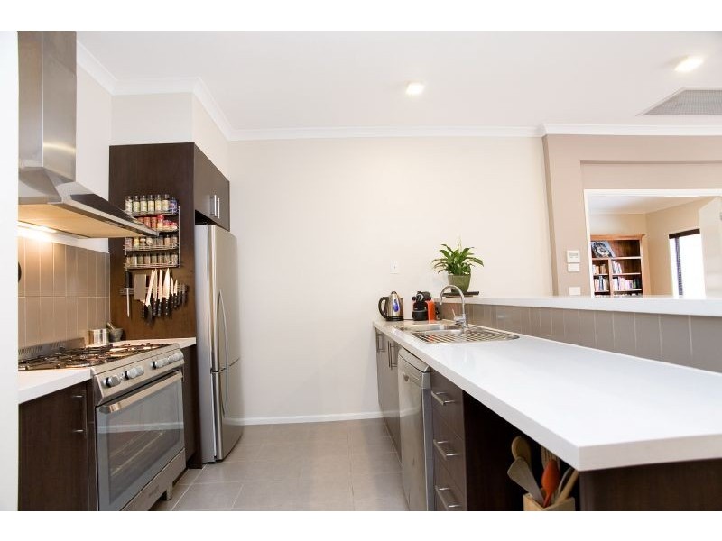 6 Atlas Street, Roxburgh Park VIC 3064