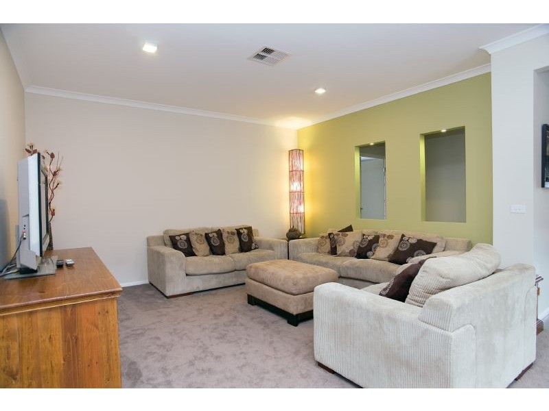 6 Atlas Street, Roxburgh Park VIC 3064
