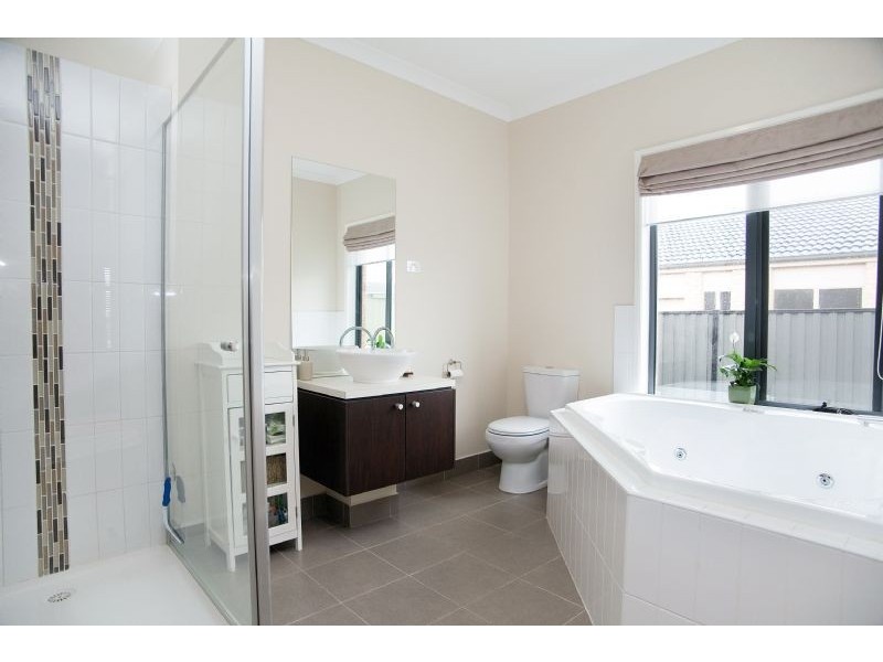 6 Atlas Street, Roxburgh Park VIC 3064