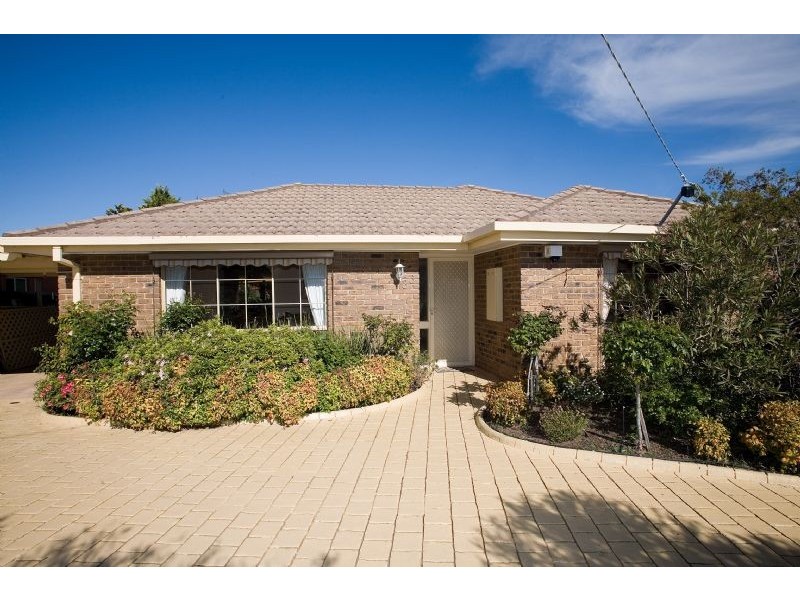 33 Gillingham Crescent, Craigieburn VIC 3064