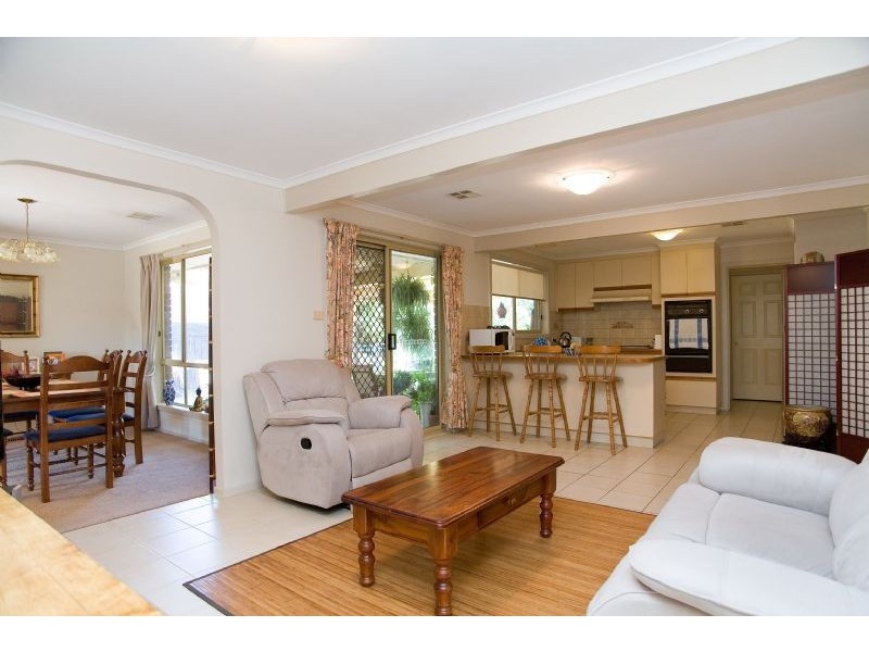 33 Gillingham Crescent, Craigieburn VIC 3064