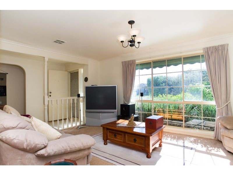 33 Gillingham Crescent, Craigieburn VIC 3064
