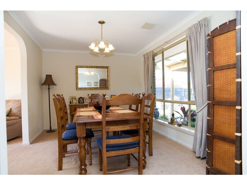 33 Gillingham Crescent, Craigieburn VIC 3064