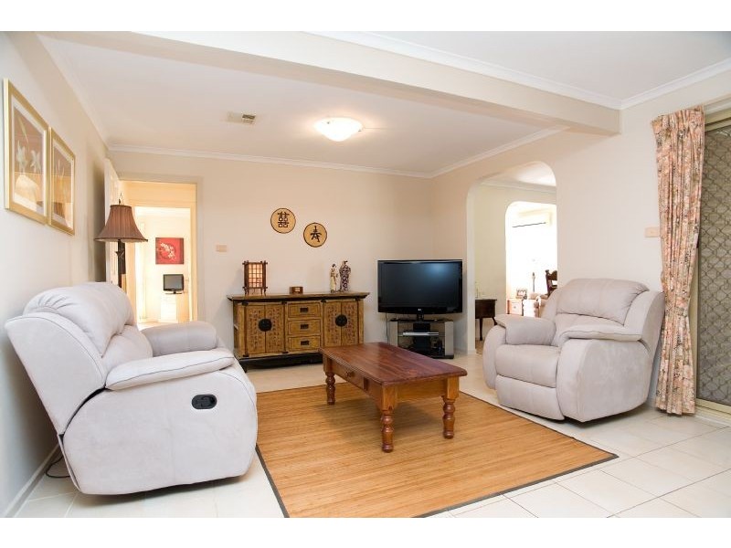 33 Gillingham Crescent, Craigieburn VIC 3064