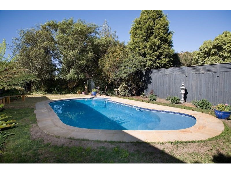33 Gillingham Crescent, Craigieburn VIC 3064