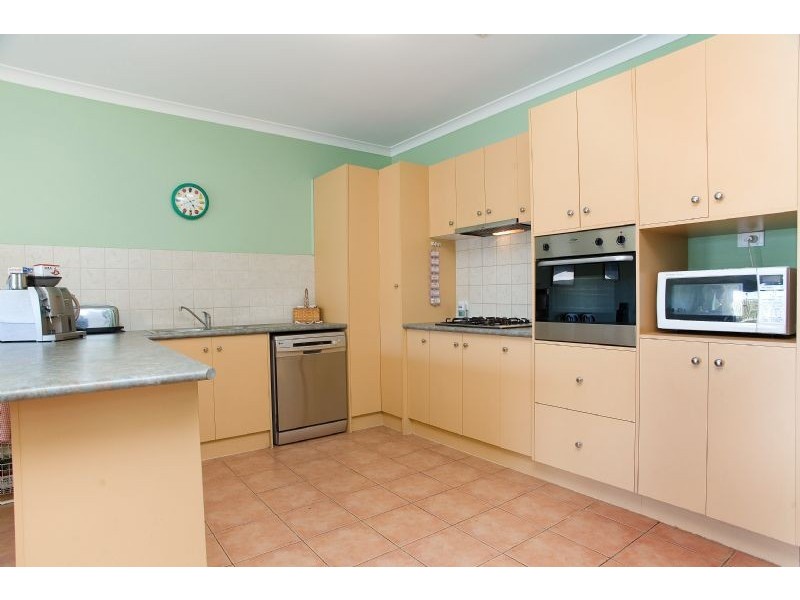 16 Turia Grove, Roxburgh Park VIC 3064