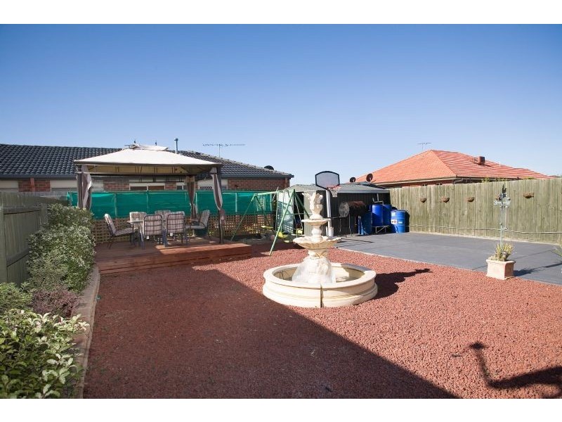 16 Turia Grove, Roxburgh Park VIC 3064