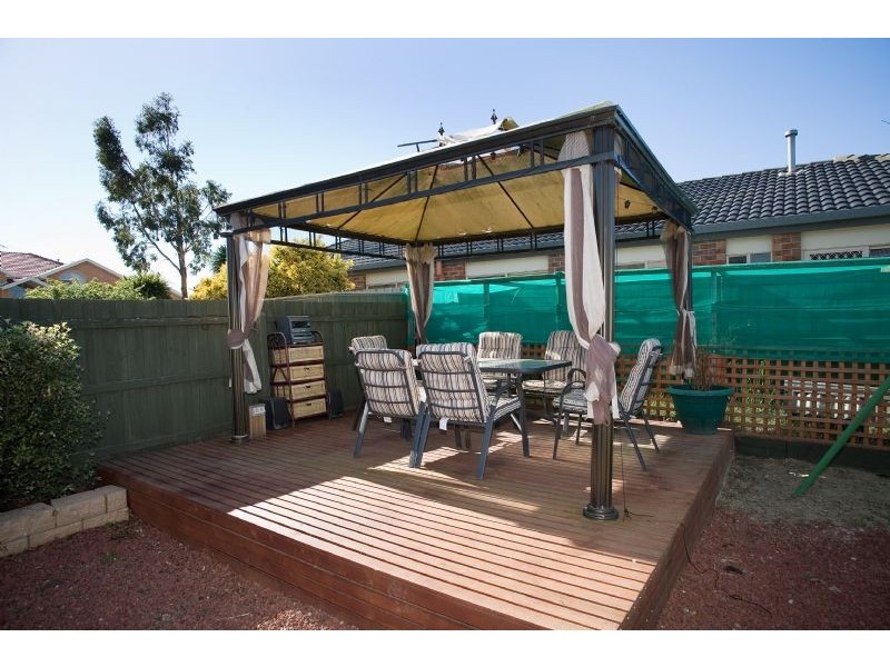 16 Turia Grove, Roxburgh Park VIC 3064