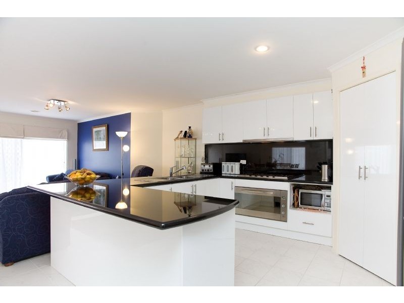 10 Rhine Drive, Roxburgh Park VIC 3064