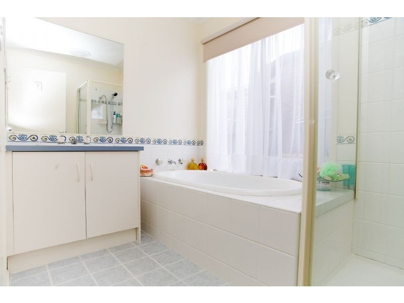 10 Rhine Drive, Roxburgh Park VIC 3064